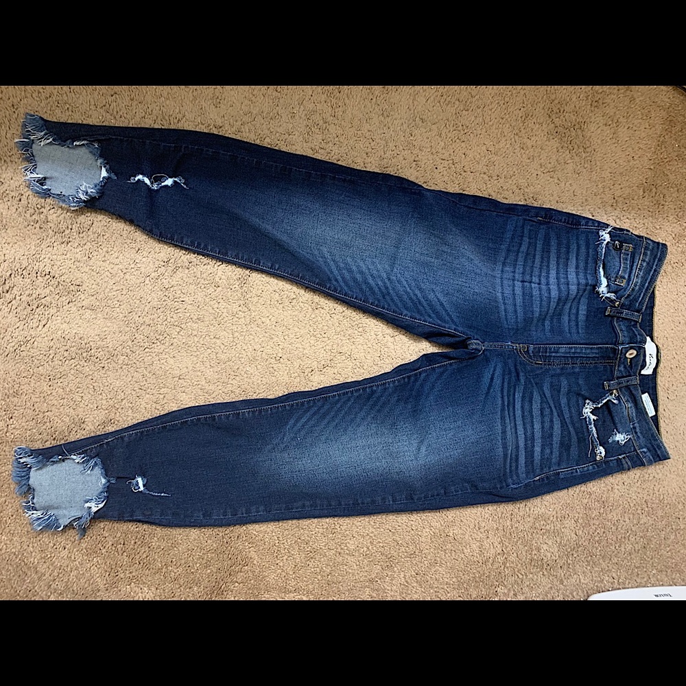 Kancan jeans distressed at ankles